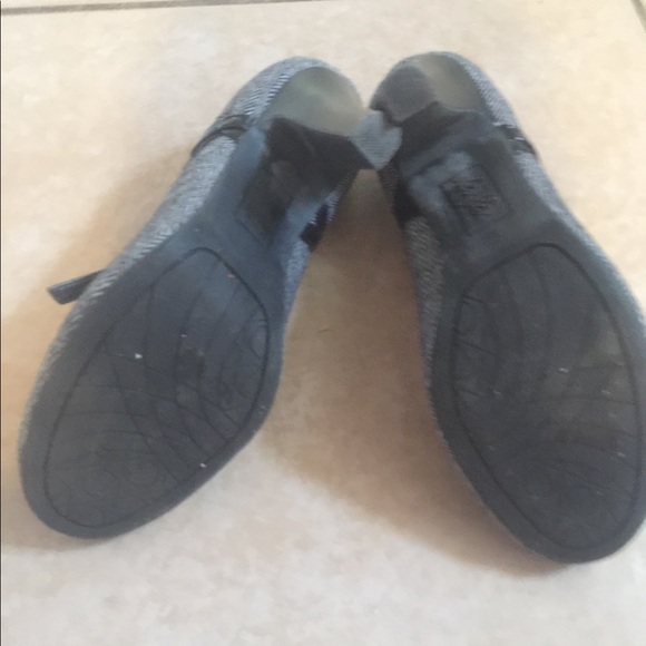 Dexflex comfirt size 6 heels. - Picture 3 of 4